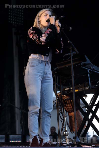 LONDON GRAMMAR - 2017-07-22 - PARIS - Hippodrome de Longchamp - Alternative Stage - 